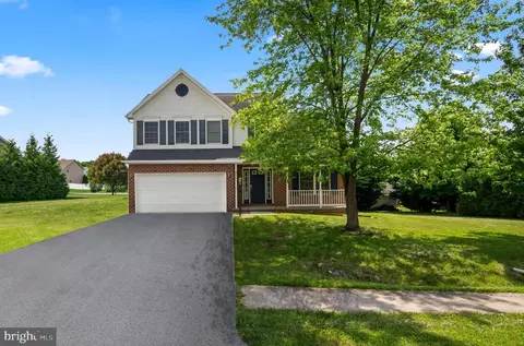 180 Laras Xing, Greencastle, PA 17225