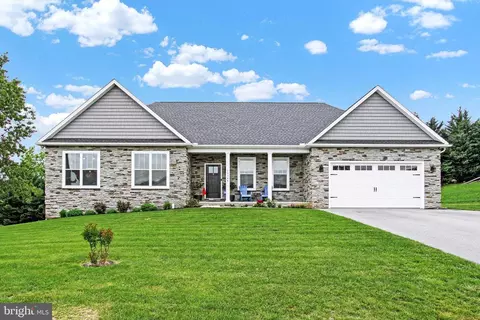 10344 Hunters Ridge Dr, Waynesboro, PA 17268