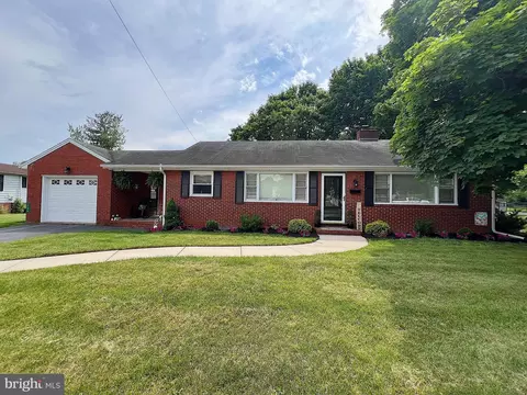 309 W Eighth St, Waynesboro, PA 17268