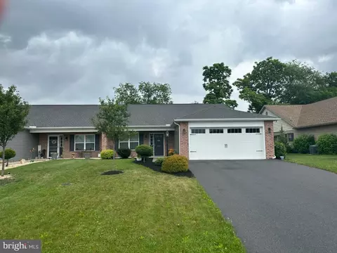 1329 Treeline Dr, Chambersburg, PA 17202