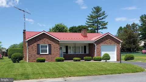 204 S Landis Ave, Waynesboro, PA 17268