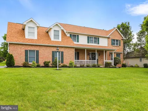 2045 Farmall Dr, Greencastle, PA 17225