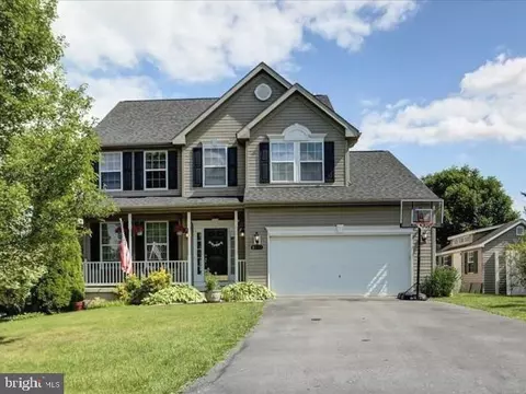 1072 Alandale Dr, Chambersburg, PA 17202