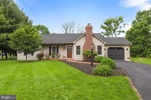 1198 Kings Ct, Greencastle, PA 17225