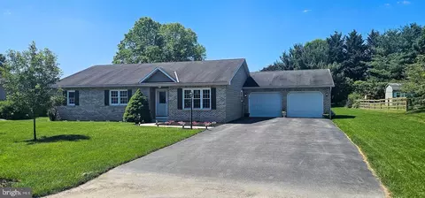 11920 Rinehart Dr, Waynesboro, PA 17268