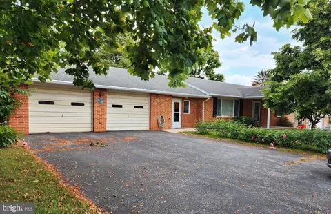 24 Jameslee Dr, Chambersburg, PA 17202
