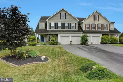 3780 Rolling Hills Dr, Greencastle, PA 17225