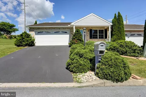703 Fir Spring Dr, Waynesboro, PA 17268