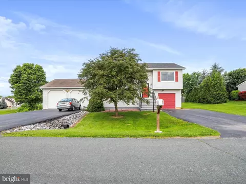 13887 Donovan Dr, Greencastle, PA 17225