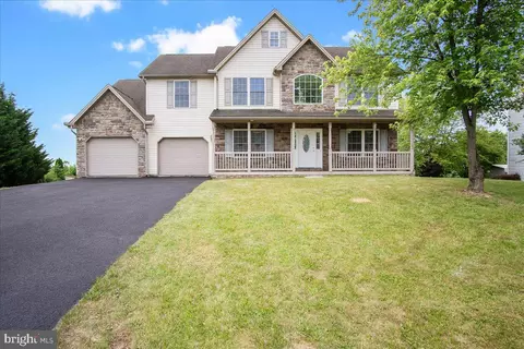816 Lindia Dr, Chambersburg, PA 17202