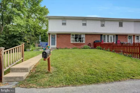 1387 Pleasant View Dr, Chambersburg, PA 17202