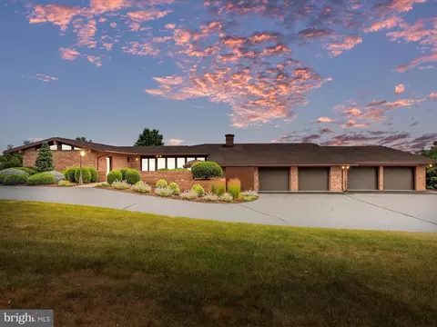 1560 Johnson Rd, Chambersburg, PA 17202