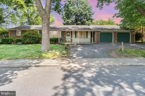 413 Schoolhouse Ln, Shippensburg, PA 17257