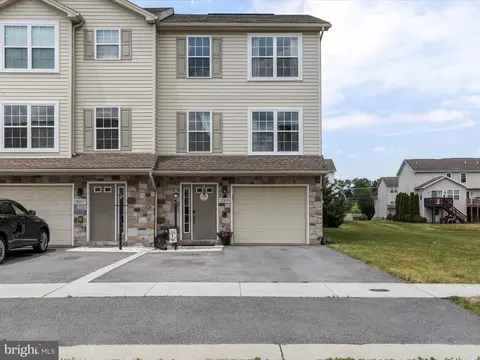 3569 Maplewood Ct, Fayetteville, PA 17222
