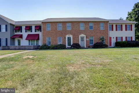 3587 Carnoustie Dr, Chambersburg, PA 17202