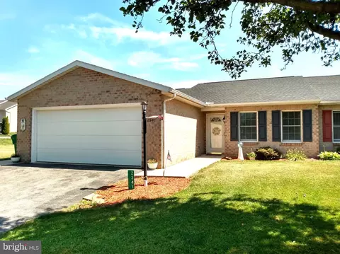 2341 Mccleary Dr, Chambersburg, PA 17201