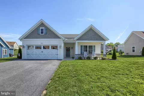 6069 Hot Springs Ct, Fayetteville, PA 17222