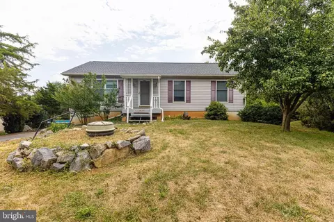1060 Heather Dr, Chambersburg, PA 17202
