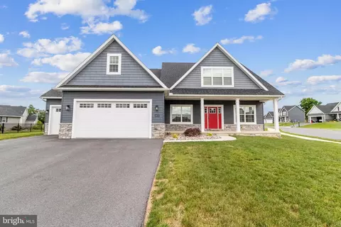 1072 Divinity Dr, Greencastle, PA 17225