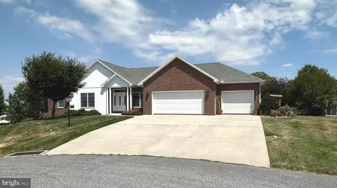 6321 Sawgrass Ct, Fayetteville, PA 17222