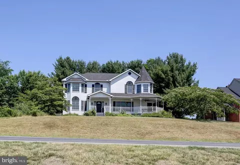 1977 Castlegreen Dr, Greencastle, PA 17225
