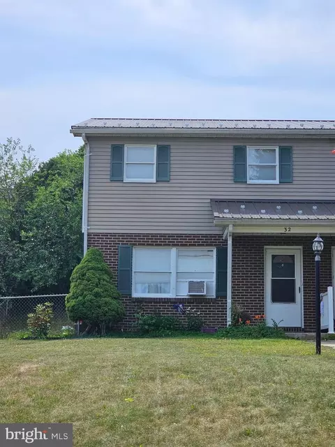 32 Surrey Dr, Chambersburg, PA 17201