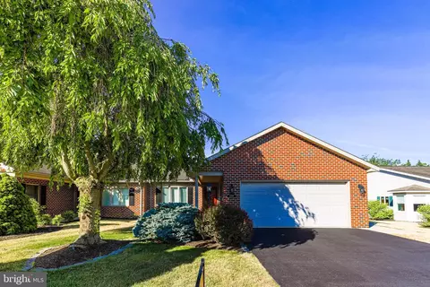 250 Phoenix Dr, Chambersburg, PA 17201