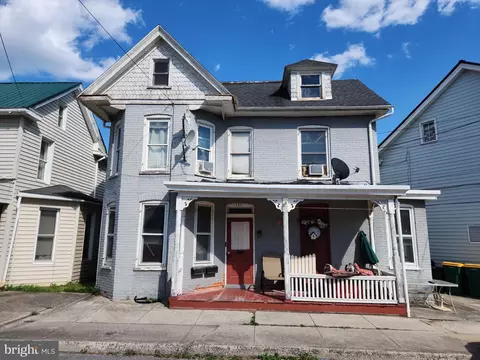 137 N Potomac St, Waynesboro, PA 17268