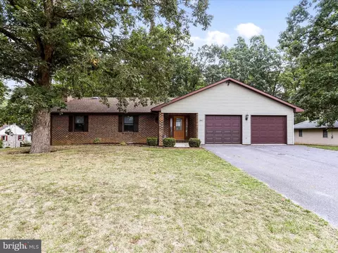 1847 Leafmore Rd, Chambersburg, PA 17202