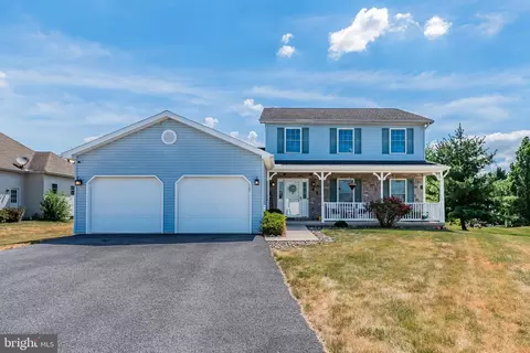 1018 Blueberry Ln, Chambersburg, PA 17202