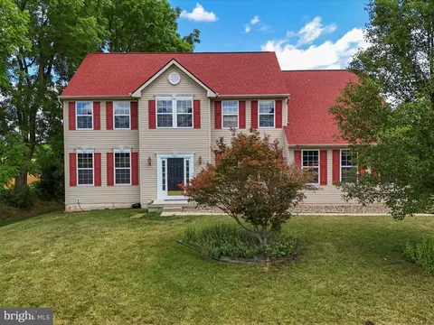 915 Crestwood Dr, Chambersburg, PA 17202