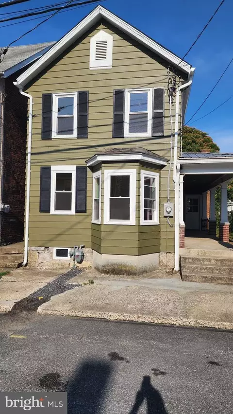 744 Fairground Ave, Chambersburg, PA 17201