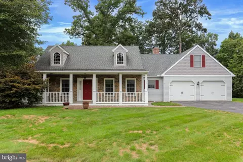6840 Fairway Dr E, Fayetteville, PA 17222