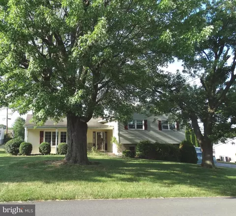 201 Colonial Dr, Chambersburg, PA 17202