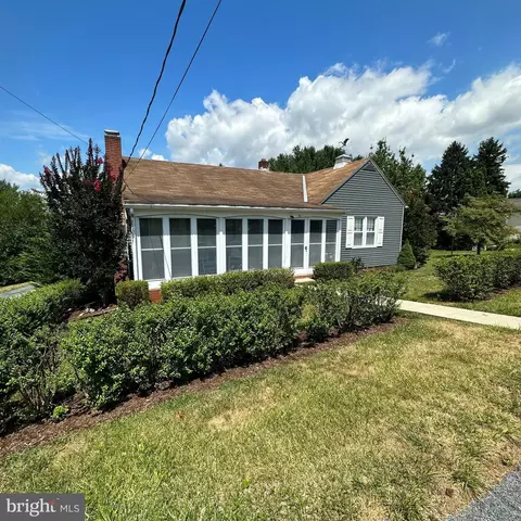34 Hillcrest Ave, Waynesboro, PA 17268