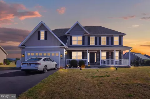 232 Charleston Dr, Chambersburg, PA 17202