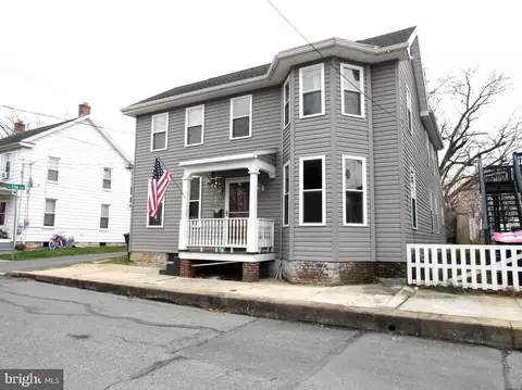 34 W Dahlgren St, Greencastle, PA 17225