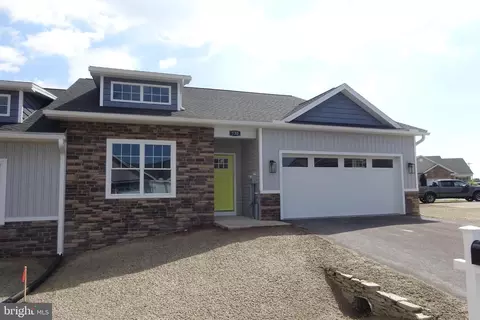 730 Shook Ct W, Greencastle, PA 17225