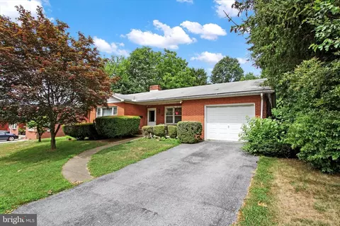 312 Walnut St, Waynesboro, PA 17268