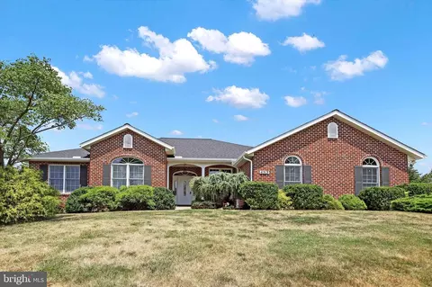 6313 Medina Ridge Dr, Fayetteville, PA 17222