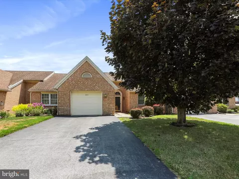 1072 Orchard Dr, Chambersburg, PA 17201