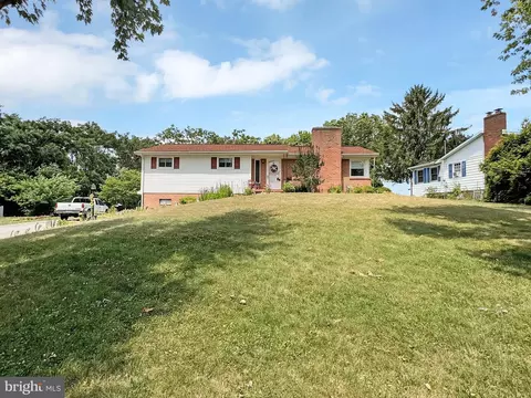 2279 Springfield Dr, Chambersburg, PA 17202