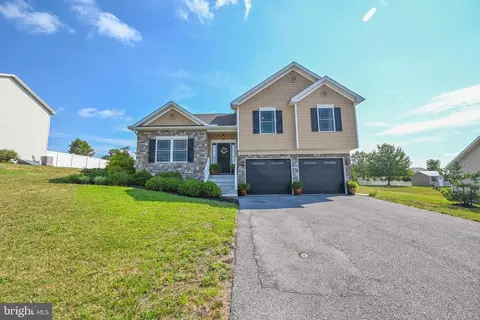1428 Millennium Dr, Chambersburg, PA 17202