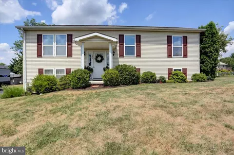 132 Bennelton Dr, Shippensburg, PA 17257