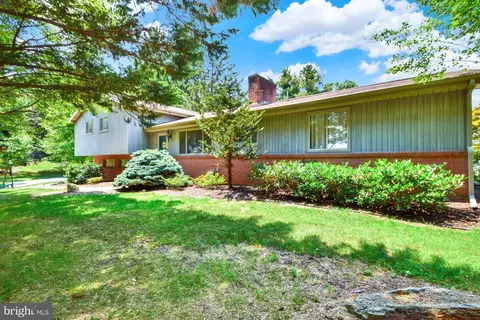 1518 Park Terrace Dr, Chambersburg, PA 17202