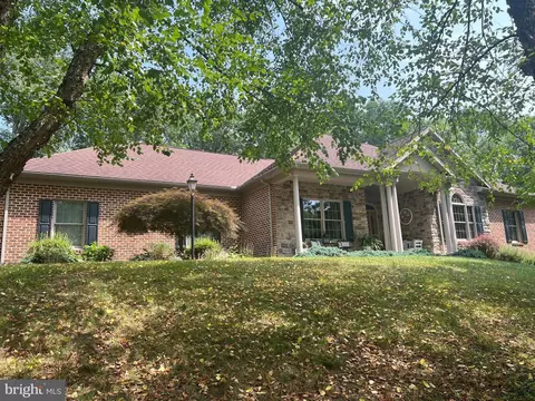 315 Lindman Dr, Chambersburg, PA 17202