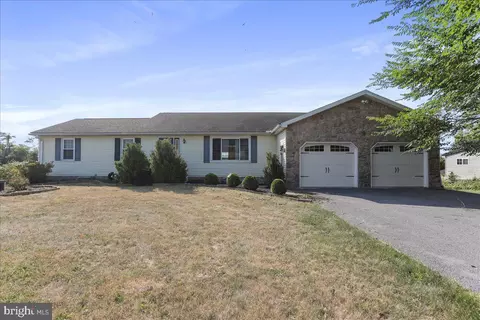 10490 Mountain Rd, Orrstown, PA 17244