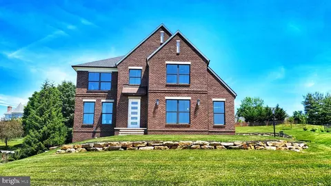1495 Hearthside Dr, Chambersburg, PA 17202