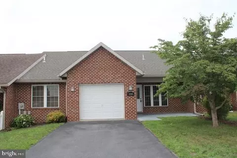 1184 Hollywell Ave, Chambersburg, PA 17201