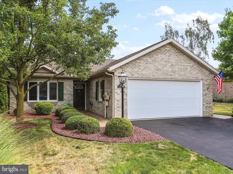 345 Phoenix Dr, Chambersburg, PA 17201